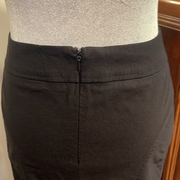 Nanette Lepore Sz 6  fit and flare black stretchy skirt with zip and lace detail - Picture 6 of 11